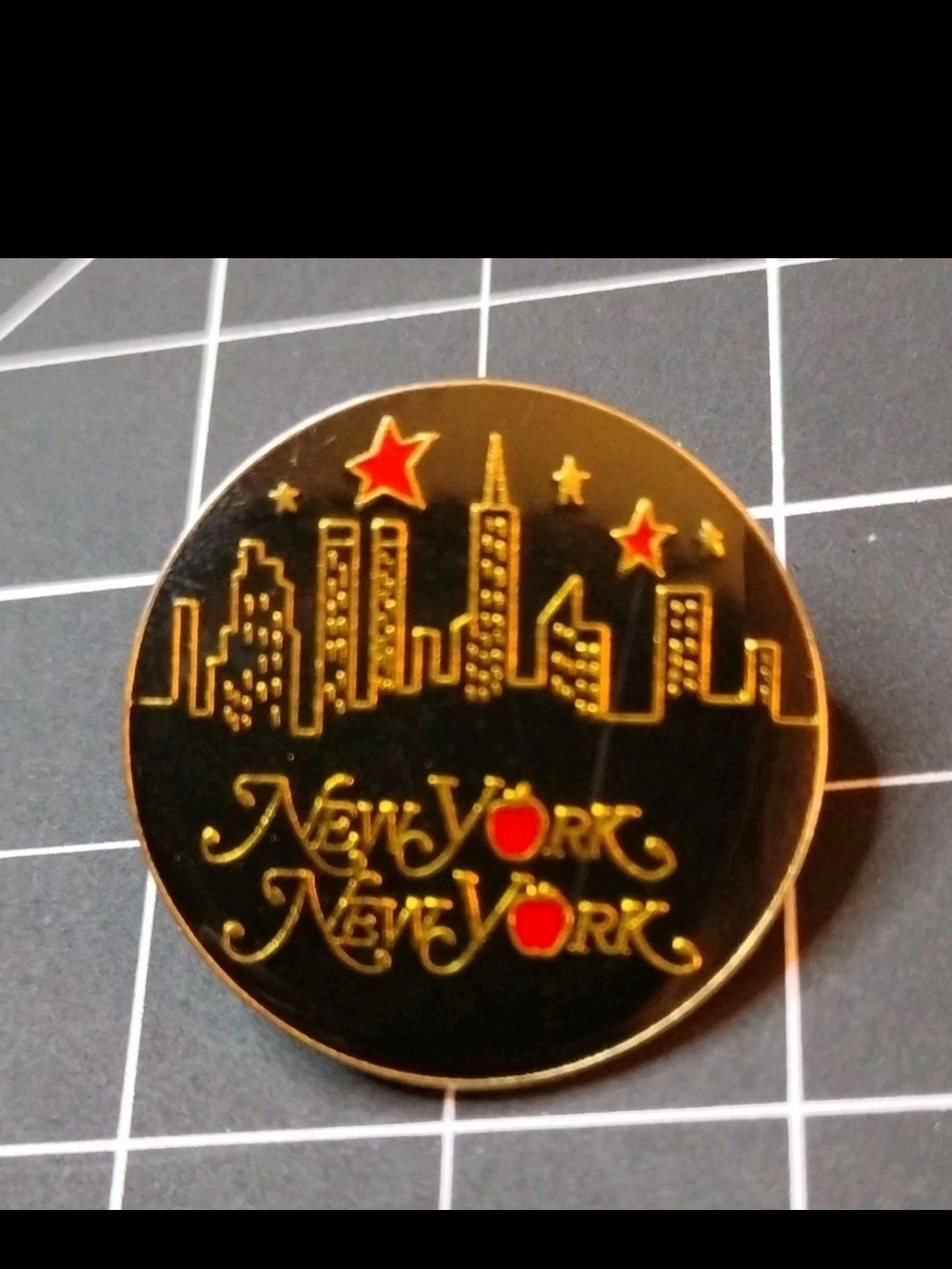 Vtg New York Night Skyline Lapel Pin Empire State Building Twin Towers Big Apple